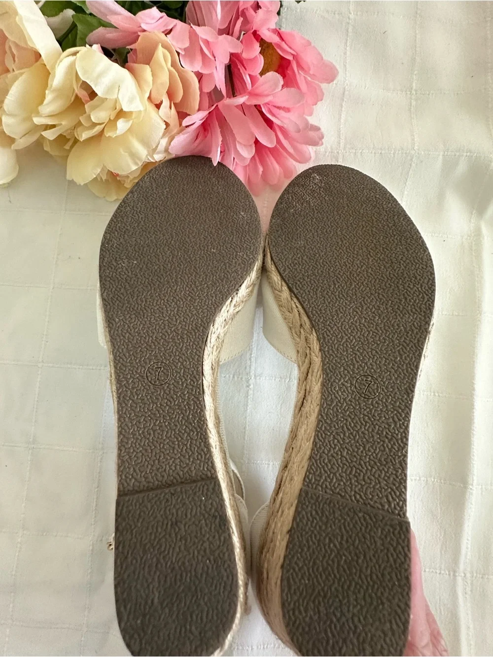 Juliet Holly NWOT Ankle-Strap Espadrille Wedge in White